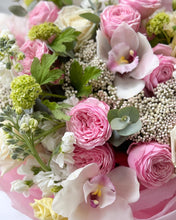 Load image into Gallery viewer, Glamour Bouquet