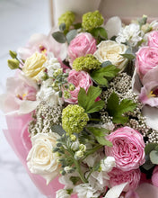 Load image into Gallery viewer, Glamour Bouquet