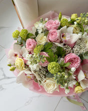 Load image into Gallery viewer, Glamour Bouquet