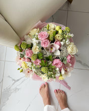 Load image into Gallery viewer, Glamour Bouquet