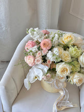 Load image into Gallery viewer, "Blanc de Blancs" flower box