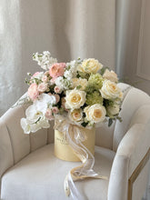Load image into Gallery viewer, "Blanc de Blancs" flower box