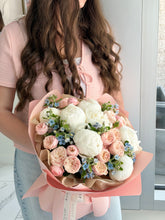 Load image into Gallery viewer, "Madame Claude" Bouquet