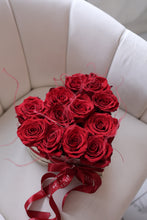Load image into Gallery viewer, "Golden heart" Flower box