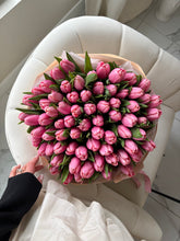 Load image into Gallery viewer, Bouquet of tulips
