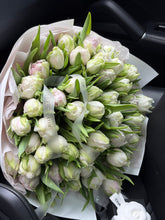 Load image into Gallery viewer, Bouquet of tulips
