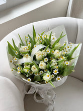 Load image into Gallery viewer, "Camomille & Tulipes" bouquet