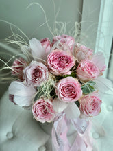 Load image into Gallery viewer, Basket of pink roses