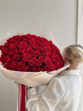 Load image into Gallery viewer, Red roses