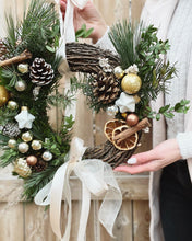Load image into Gallery viewer, "Twinkle" Holiday wreath