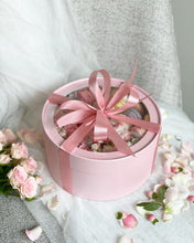 Load image into Gallery viewer, "Elegant" Macaron Flower Box