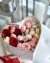Load image into Gallery viewer, "Je t'aime" Macaron Flower Box