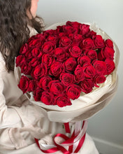 Load image into Gallery viewer, Red roses