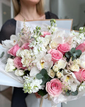 Load image into Gallery viewer, Flower Melody Bouquet