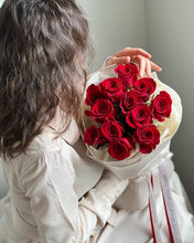 Load image into Gallery viewer, Red roses