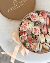 Load image into Gallery viewer, "Elegant" Macaron Flower Box