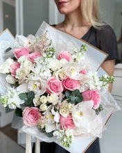 Load image into Gallery viewer, Flower Melody Bouquet