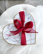 Load image into Gallery viewer, "Je t'aime" Macaron Flower Box