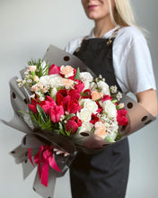 Load image into Gallery viewer, Passionate Bouquet