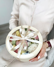 Load image into Gallery viewer, "Elegant" Macaron Flower Box