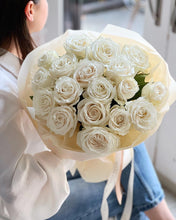 Load image into Gallery viewer, White roses