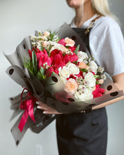 Load image into Gallery viewer, Passionate Bouquet