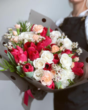 Load image into Gallery viewer, Passionate Bouquet