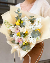 Load image into Gallery viewer, Bunch of love Bouquet