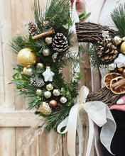 Load image into Gallery viewer, "Twinkle" Holiday wreath