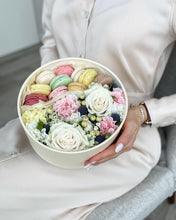 Load image into Gallery viewer, "Elegant" Macaron Flower Box