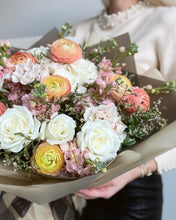 Load image into Gallery viewer, Expression of feelings Bouquet
