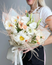Load image into Gallery viewer, Delicate Bouquet