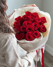 Load image into Gallery viewer, Red roses
