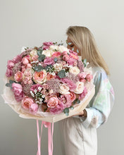 Load image into Gallery viewer, Flower Delight Bouquet