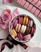 Load image into Gallery viewer, Velvet box with french macarons

