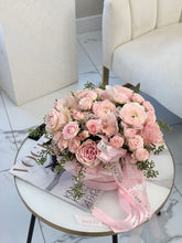 Load image into Gallery viewer, &quot;Miss Dior&quot; flower box

