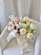 Load image into Gallery viewer, &quot;Blanc de Blancs&quot; flower box
