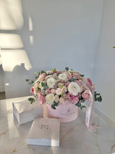 Load image into Gallery viewer, "Lady Dior" Flower Box
