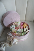 Load image into Gallery viewer, Velvet macaron box
