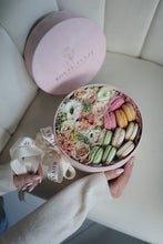 Load image into Gallery viewer, Velvet macaron box
