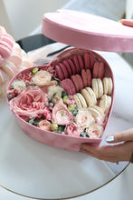 Load image into Gallery viewer, &quot;Velvet Heart&quot; Macaron Flower Box
