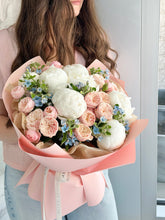 Load image into Gallery viewer, "Madame Claude" Bouquet
