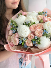 Load image into Gallery viewer, "Madame Claude" Bouquet
