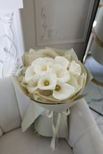 Load image into Gallery viewer, Calla Lily Bouquet
