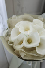 Load image into Gallery viewer, Calla Lily Bouquet
