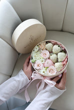 Load image into Gallery viewer, Strawberry Flower Box
