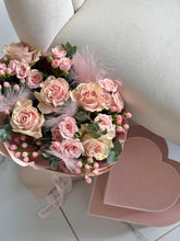 Load image into Gallery viewer, &quot;Air Kiss&quot; bouquet
