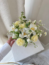 Load image into Gallery viewer, "Maison Jardin" Vase Arrangement

