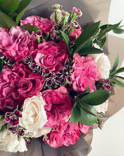 Load image into Gallery viewer, Pretty Bouquet
