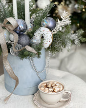 Load image into Gallery viewer, Flower Box with candles
